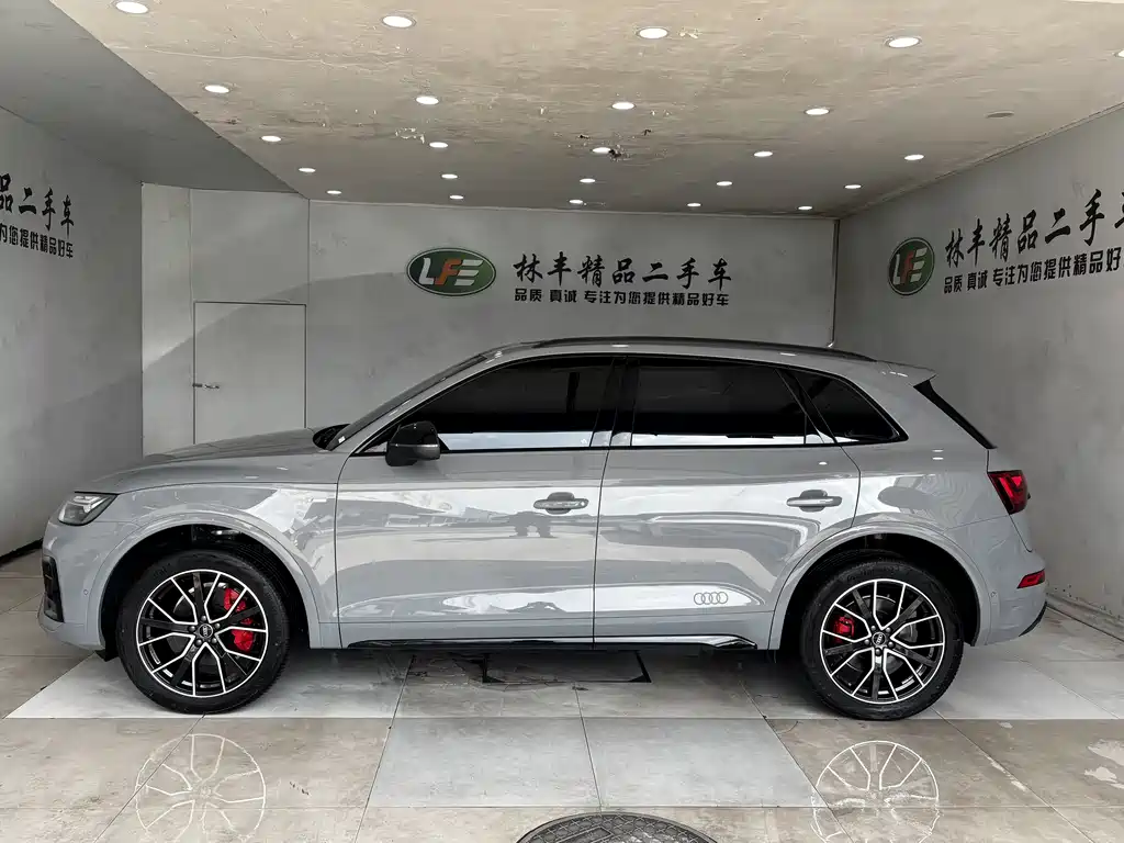 Audi Q5L 2025 45th Anniversary Collector's Edition 45 TFSI Luxurious and Dynamic купить на сайте DeffCars