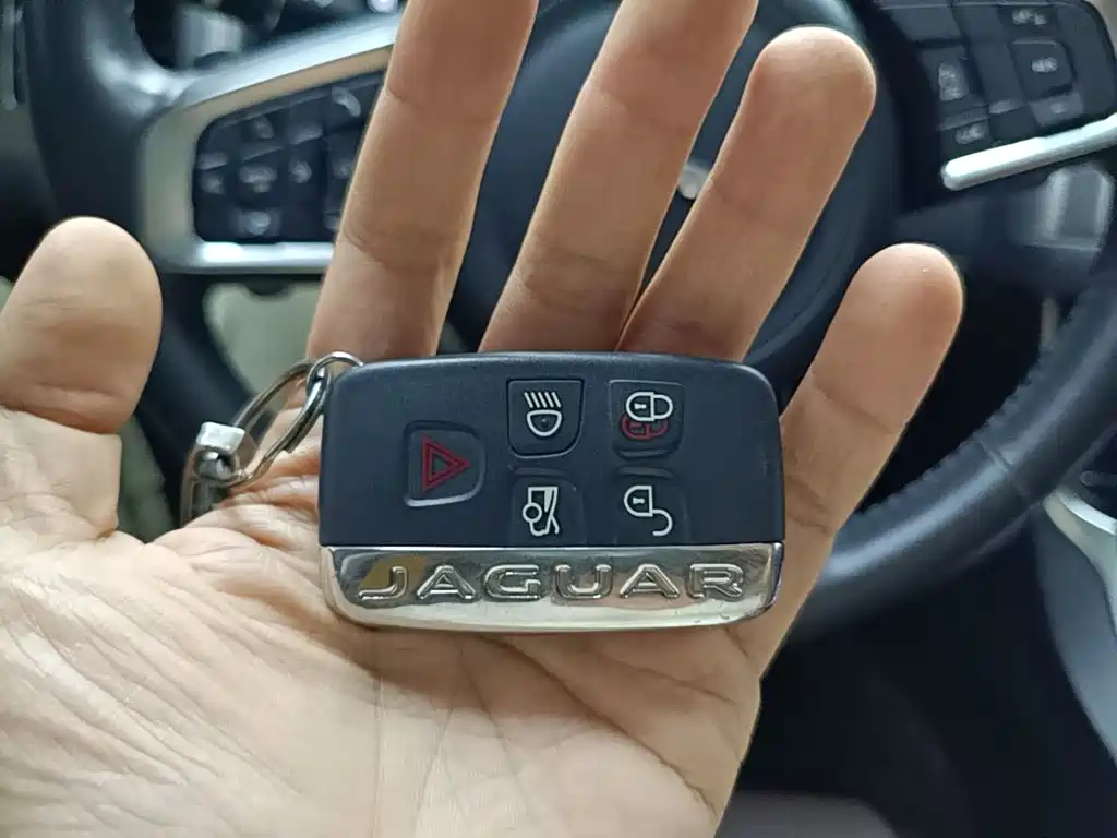 Jaguar XFL 2020 XFL 2.0T P250 four-wheel drive exclusive edition купить на сайте DeffCars