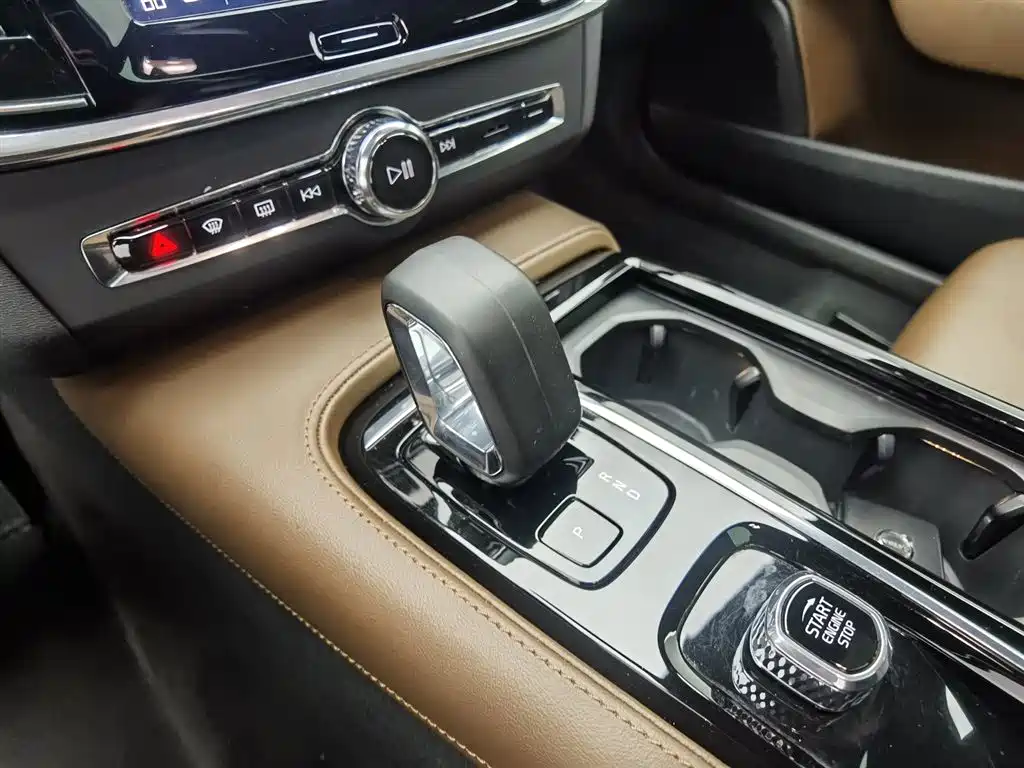 Volvo S90 plug-in hybrid 2024 plug-in hybrid four-wheel drive long range Zhiyi luxury version купить на сайте DeffCars