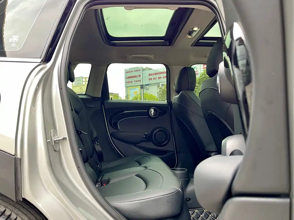 MINI 2023 1.5T COOPER Artist Five-Door Edition купить на сайте DeffCars