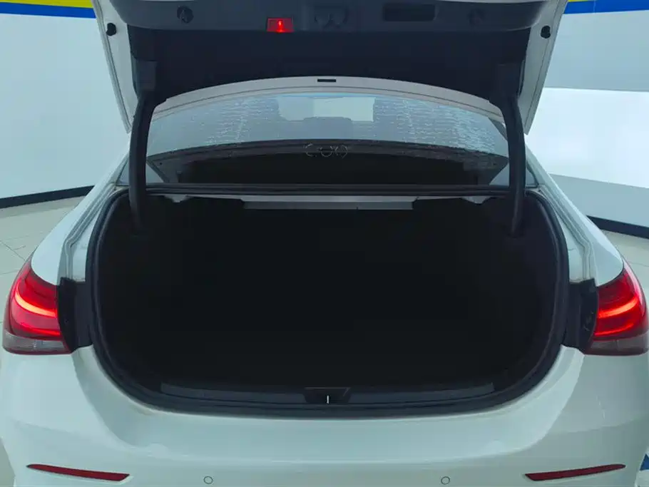 Mercedes-Benz A-Class 2019 A 180 L Sports Sedan купить на сайте DeffCars