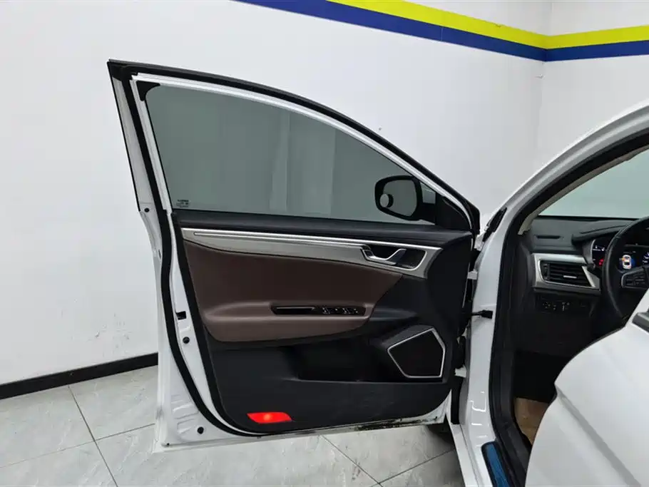 Emgrand GL 2017 1.3T DCT premium model купить на сайте DeffCars
