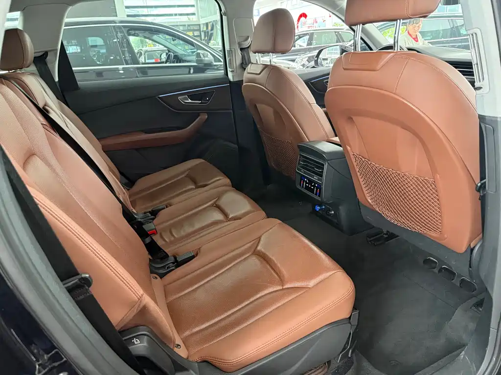 Audi Q7 2021 55 TFSI quattro S line sports version купить на сайте DeffCars