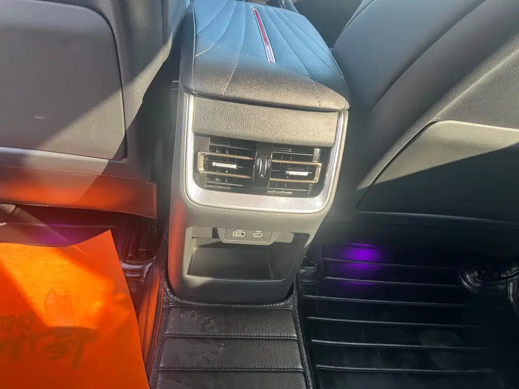 Hongqi H5 2024 2.0T automatic smart connected flag version купить на сайте DeffCars