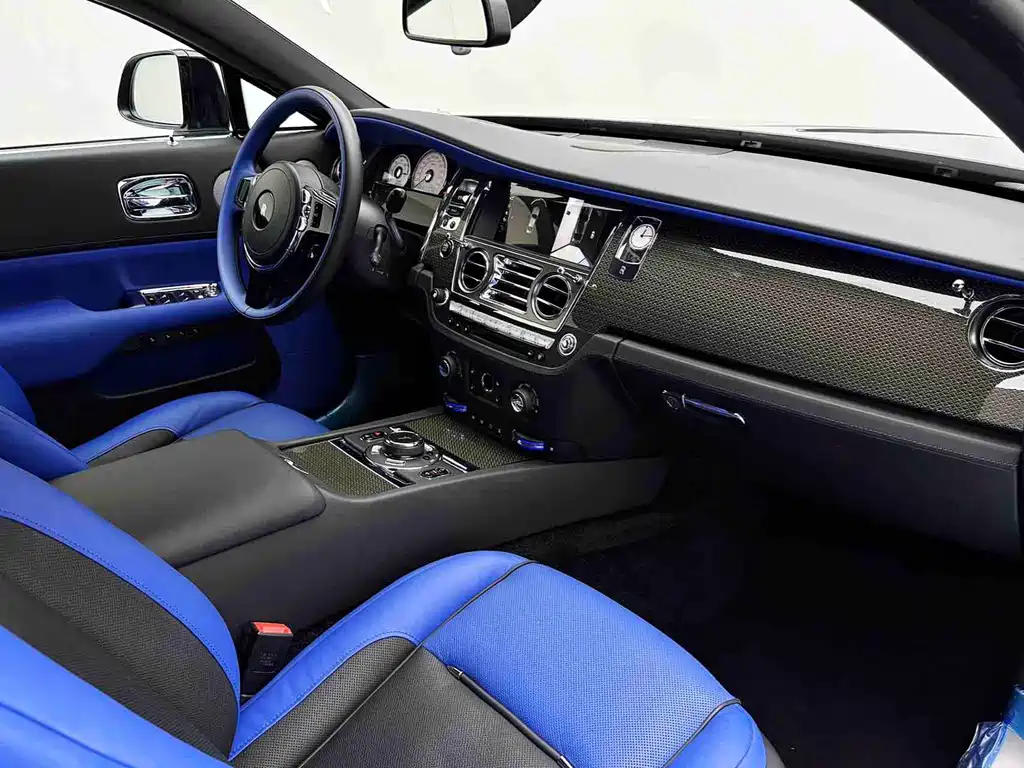 Phantom 2018 6.6T Black Badge купить на сайте DeffCars