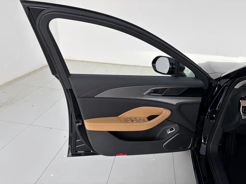 Hongqi H5 2023 2.0T Automatic Intelligent Connected Flag Edition купить на сайте DeffCars