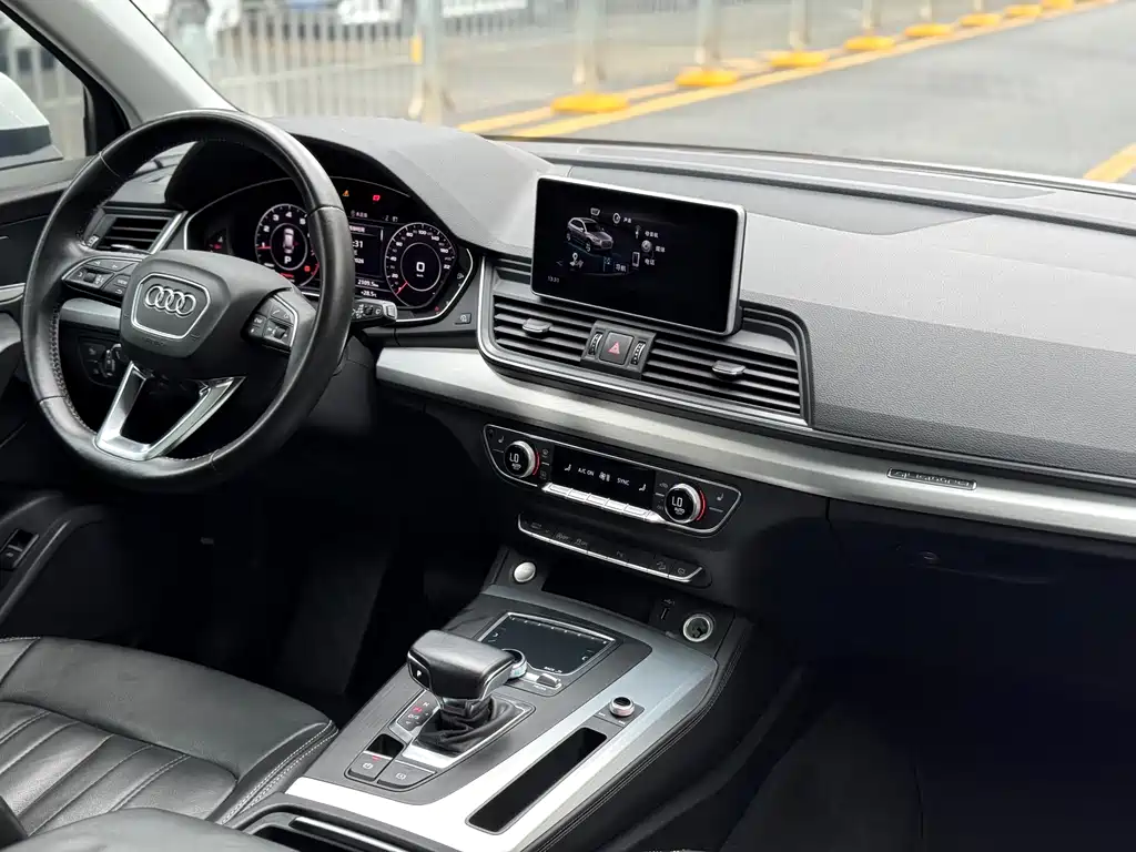 Audi Q5L 2020 facelift 40 TFSI enjoys fashionable style купить на сайте DeffCars