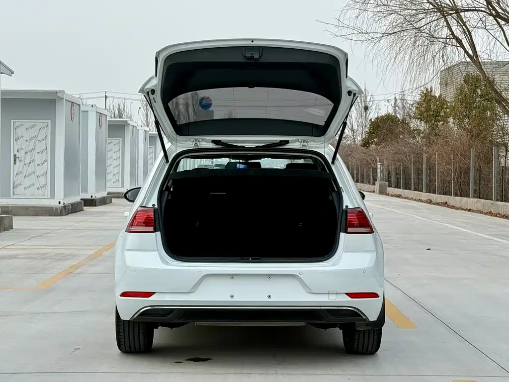 Golf 2020 Beloved Edition 200TSI DSG Comfort Type купить на сайте DeffCars