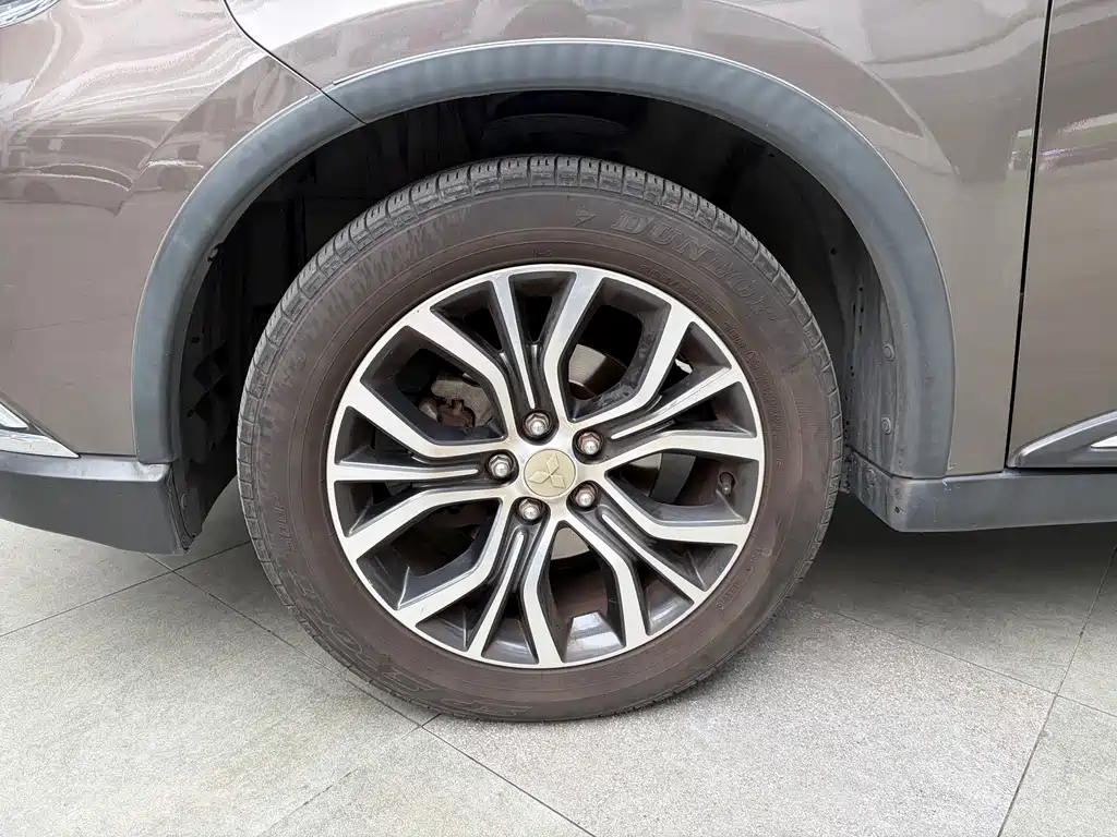 Outlander 2019 2.4L four-wheel drive exclusive version, 5 seats, National V купить на сайте DeffCars