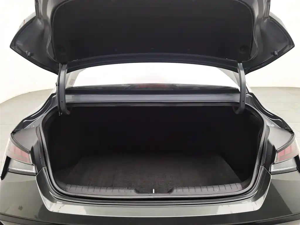 Elantra 2023 1.5L CVT LUX Premium Edition купить на сайте DeffCars