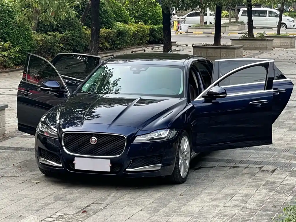 Jaguar XFL 2020 XFL 2.0T P250 four-wheel drive exclusive edition купить на сайте DeffCars