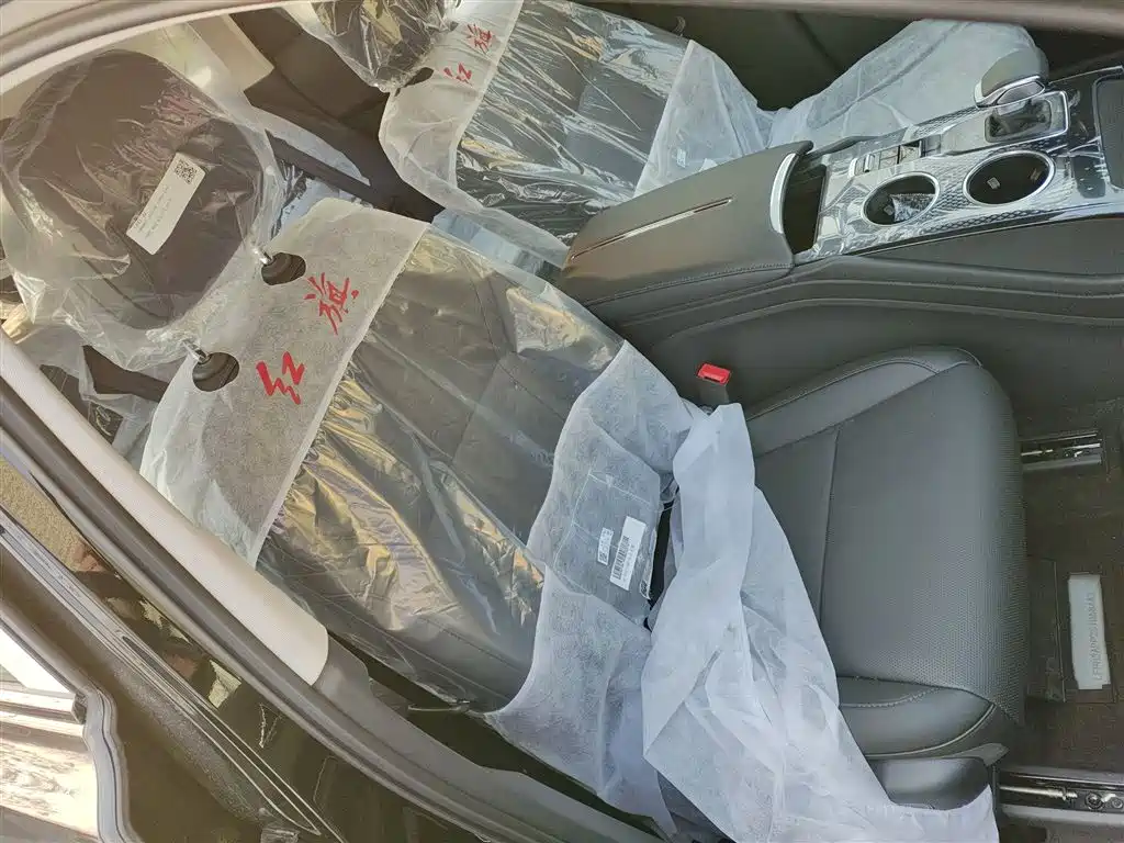 Hongqi HS3 PHEV 2025 model 125km Jinwei PLUS 2 million commemorative edition купить на сайте DeffCars