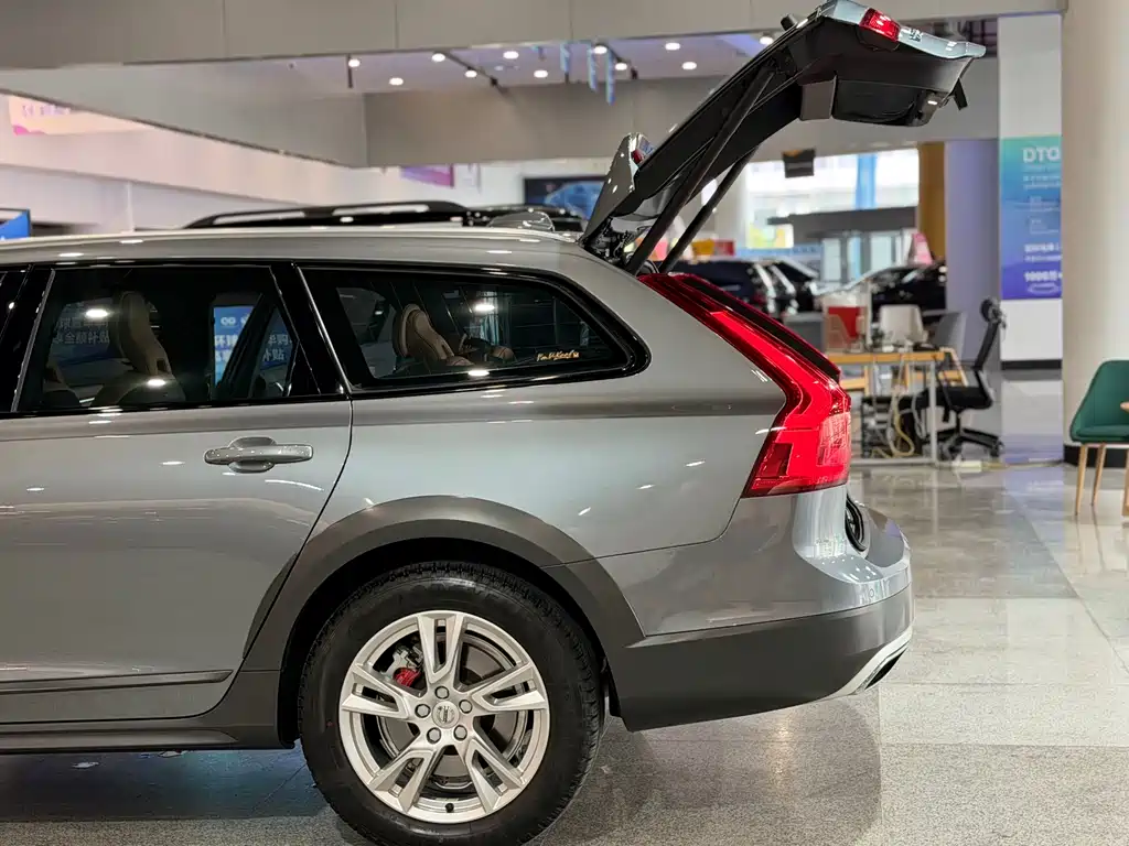 Volvo V90 2019 Cross Country T5 AWD Zhiyuan Edition National VI купить на сайте DeffCars