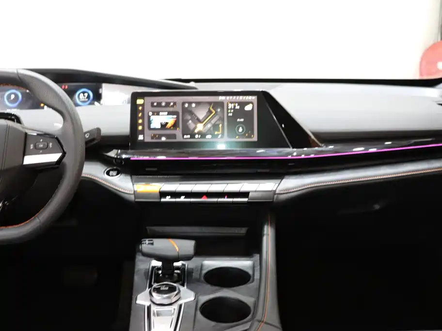 Changan UNI-V 2023 1.5T premium model купить на сайте DeffCars