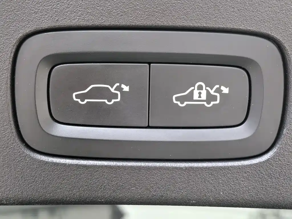 Lynk & Co 05 2022 05+ 2.0TD Automatic Performance Package купить на сайте DeffCars