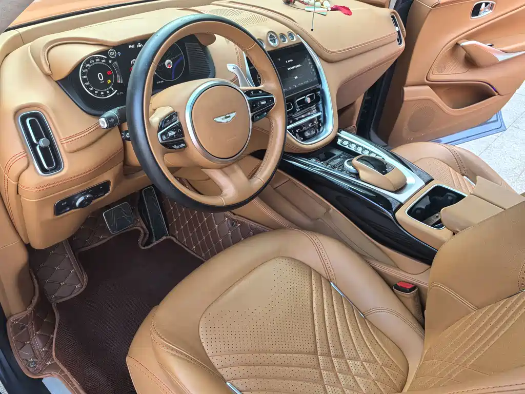 Aston Martin DBX 2022 4.0T V8 купить на сайте DeffCars