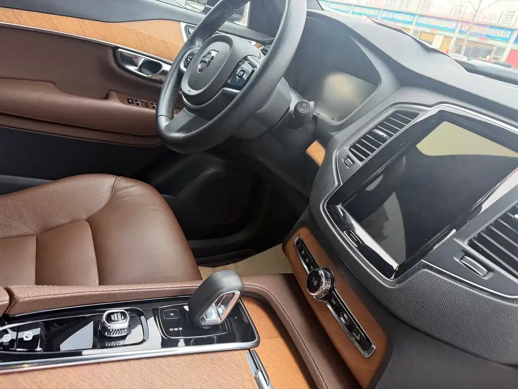 Volvo XC90 2022 B5 Smart Deluxe Edition 5-seater купить на сайте DeffCars