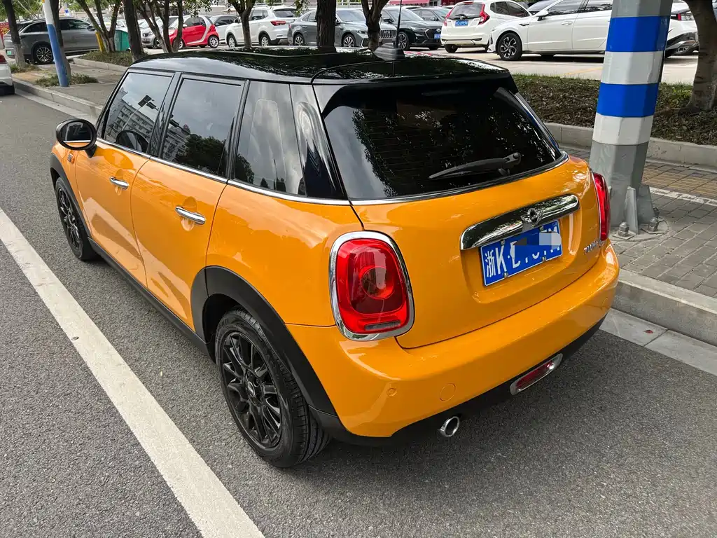 Mini 2015 1.5T Cooper Fun 5-Door Edition купить на сайте DeffCars