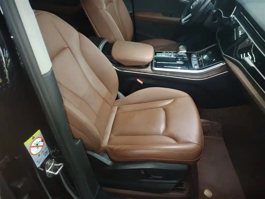 Audi Q7 2021 55 TFSI quattro S line sports version купить на сайте DeffCars