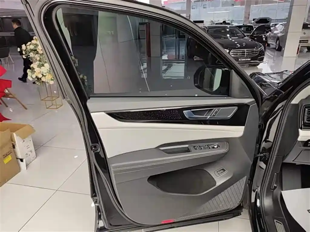 Touron 2022 380TSI four-wheel drive luxury version купить на сайте DeffCars
