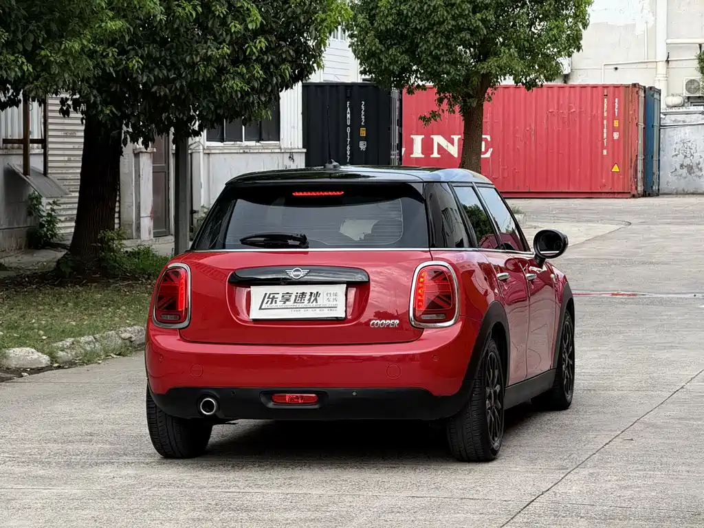 Mini 2020 1.5T Cooper Classic Pie Five Door Edition купить на сайте DeffCars