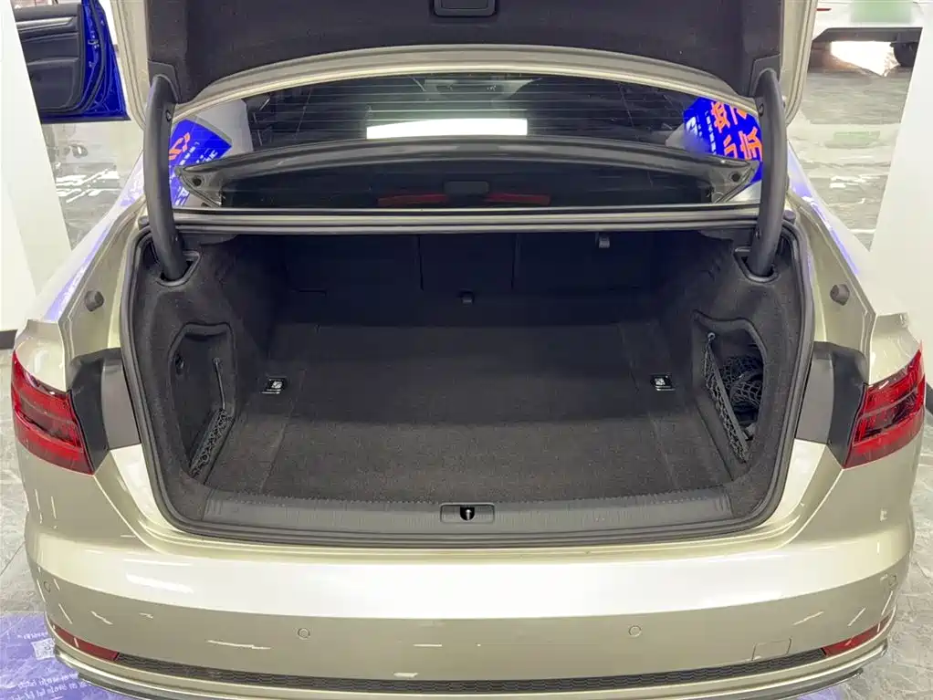 Audi A4L 2019 40 TFSI Fashion Type National VI купить на сайте DeffCars