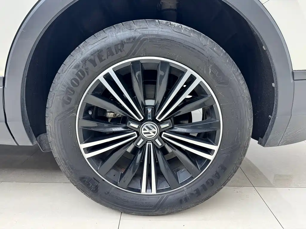 Tiguan L 2020 330TSI automatic two-wheel drive fashion version National VI купить на сайте DeffCars