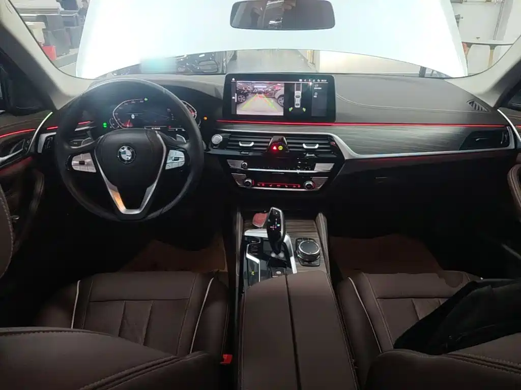 BMW 5 Series 2023 530Li xDrive Luxury Package купить на сайте DeffCars