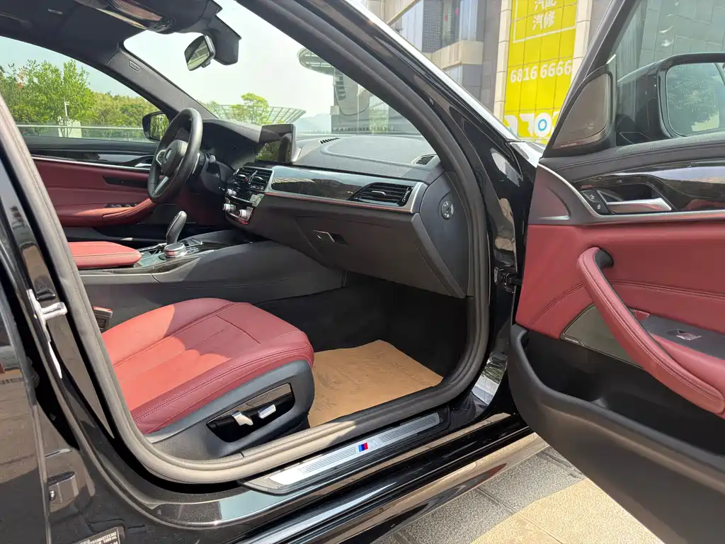 BMW 5 Series 2019 530Li Exclusive M Sports Package купить на сайте DeffCars