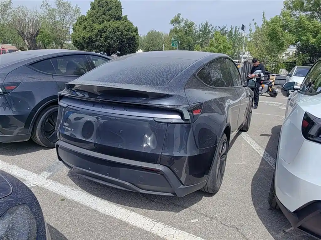 Model Y 2025 rear-wheel drive version купить на сайте DeffCars