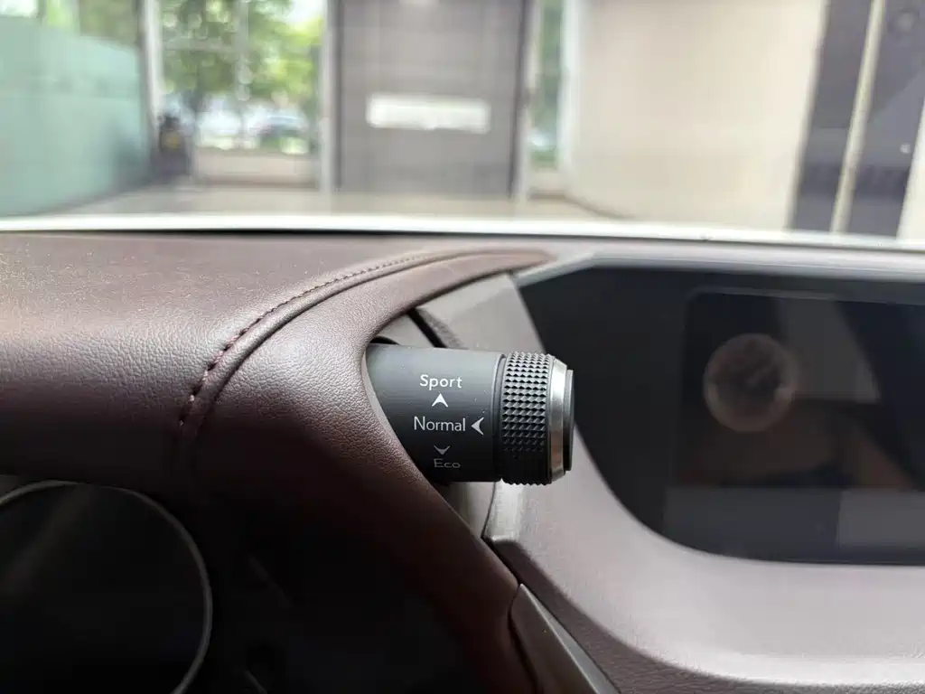 Lexus ES 2020 200 Excellence Edition купить на сайте DeffCars