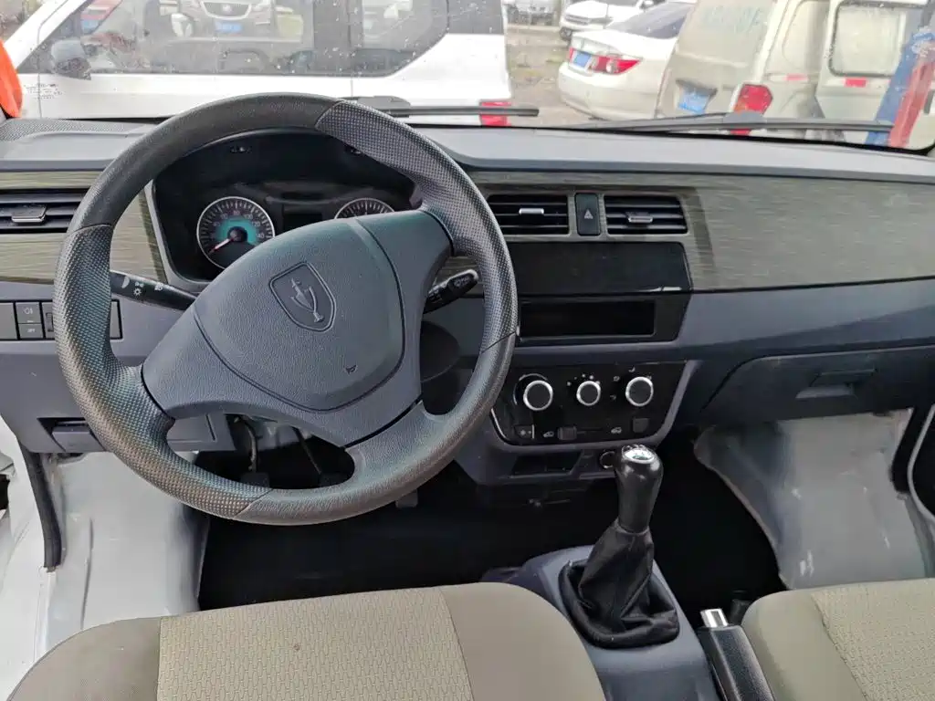 Hiace X30 2023 1.5L super luxury bus 5/6/7 seats non-air conditioning version SWC15M купить на сайте DeffCars