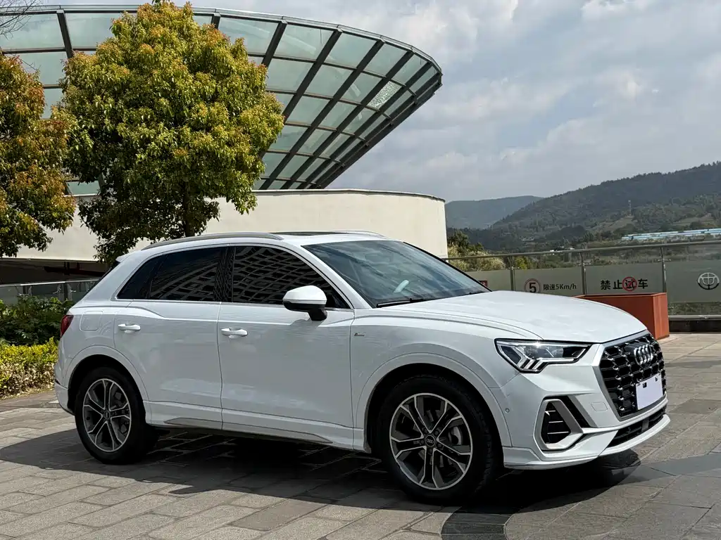 Audi Q3 2022 40 TFSI Fashionable and Dynamic купить на сайте DeffCars