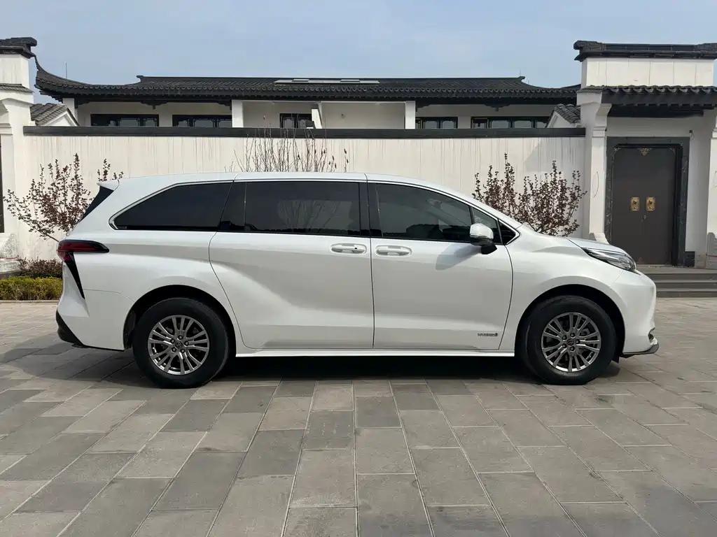 SIENNA 2023 2.5L Hybrid Comfort Edition купить на сайте DeffCars