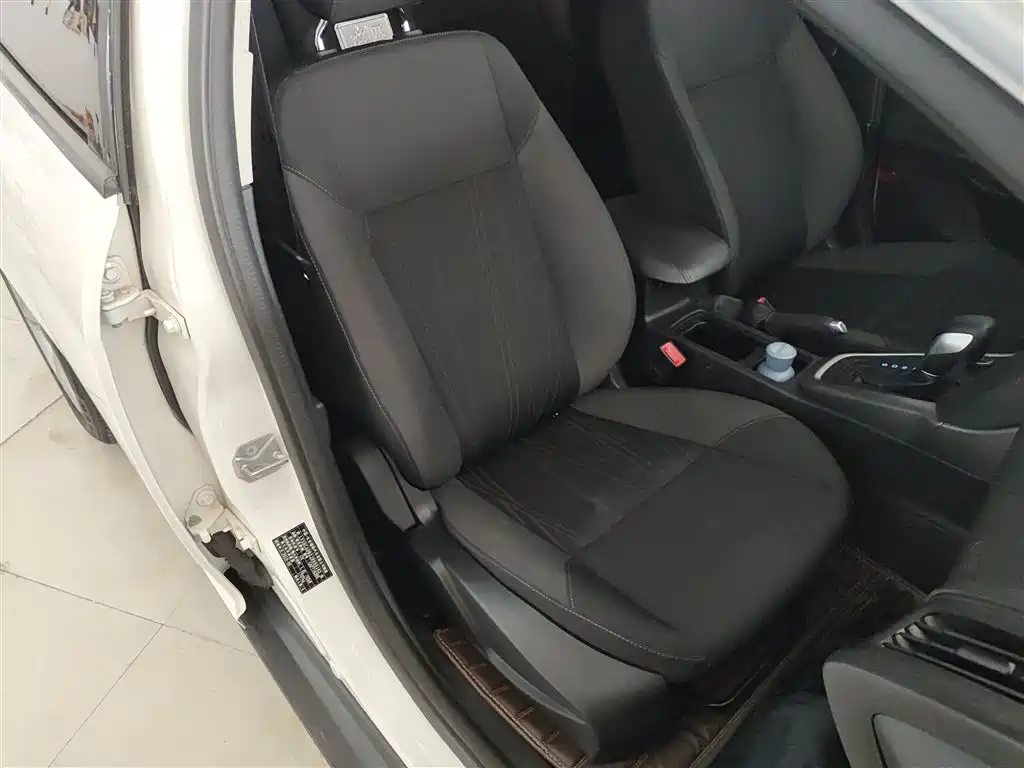 Focus 2018 hatchback classic 1.6L automatic comfort smart mobility version купить на сайте DeffCars