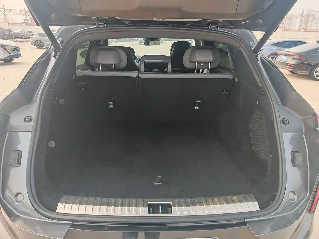 Lynk & Co 08 EM-P 2024 model 120km long range Plus купить на сайте DeffCars
