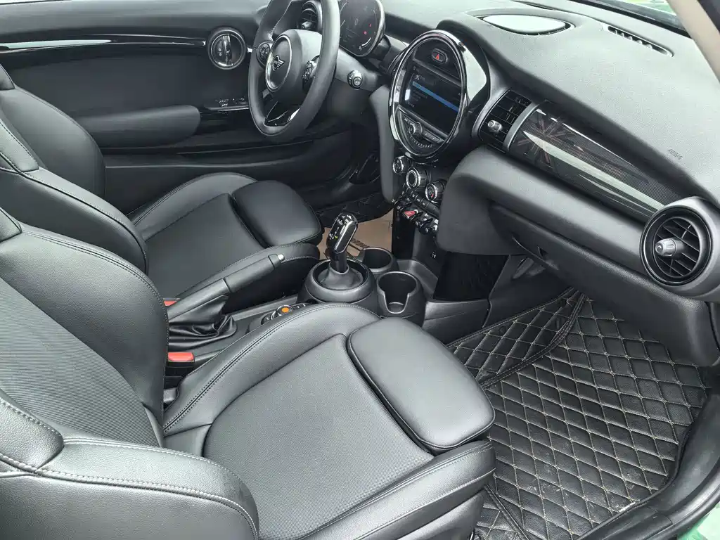 MINI 2021 1.5T COOPER Classic купить на сайте DeffCars