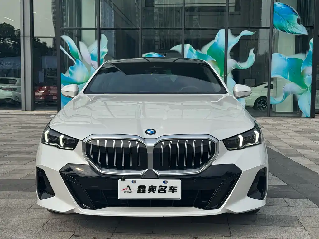 BMW 5 Series 2025 525Li M Sports Package купить на сайте DeffCars