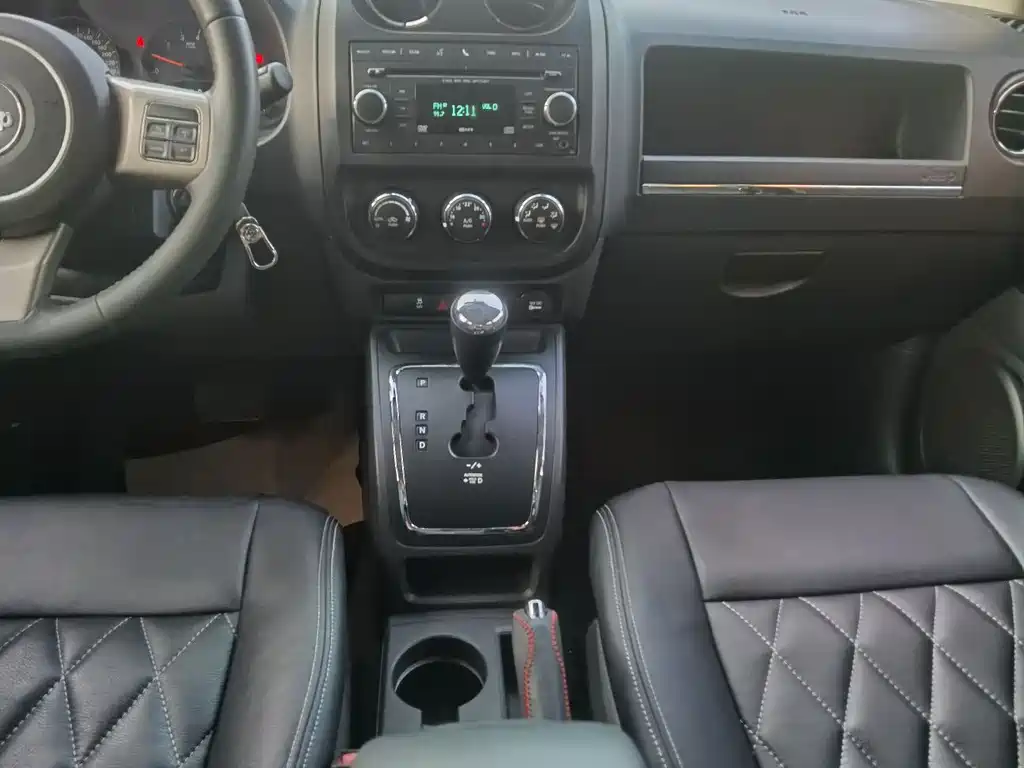 Compass Import 2012 2.4L 4WD Deluxe Edition купить на сайте DeffCars