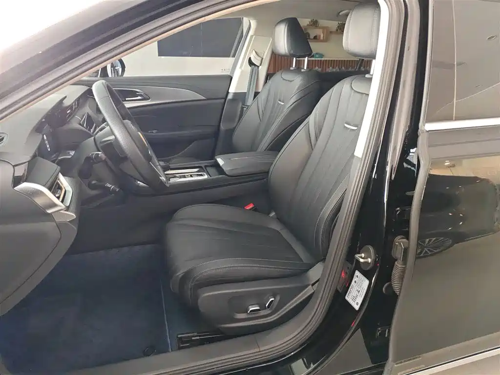 Hongqi H5 2024 1.5T DCT Zhilian Qiyun Edition купить на сайте DeffCars