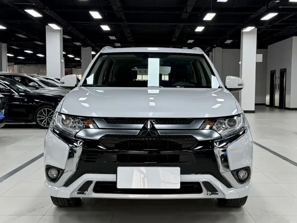 Outlander 2021 facelift 2.0L 2WD Enjoy Edition 5 seats купить на сайте DeffCars