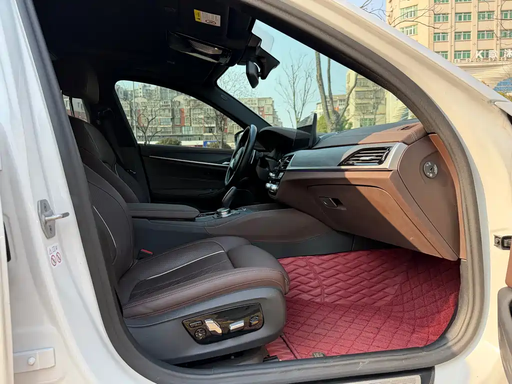 BMW 5 Series 2021 530Li Exclusive M Sports Package купить на сайте DeffCars