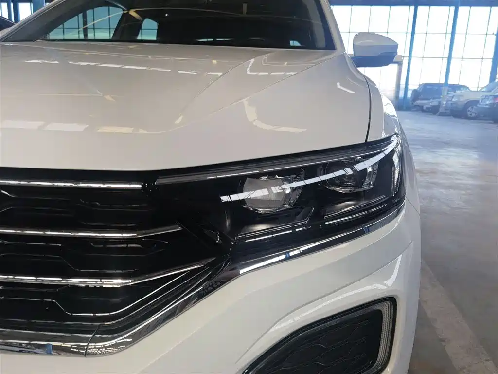T-ROC 2019 230TSI DSG two-wheel drive aggressive model National VI купить на сайте DeffCars