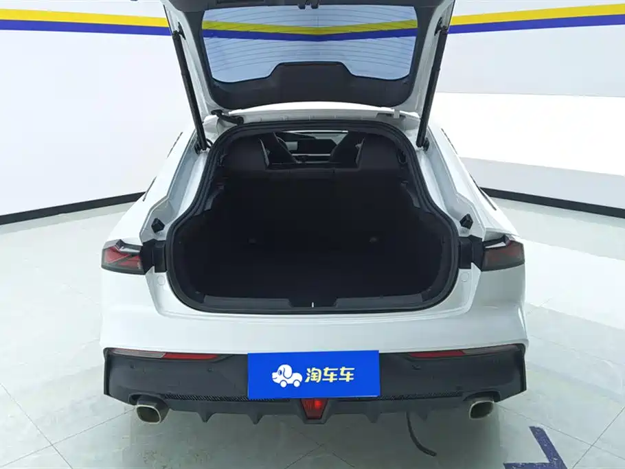 Changan UNI-V 2023 1.5T exclusive model купить на сайте DeffCars