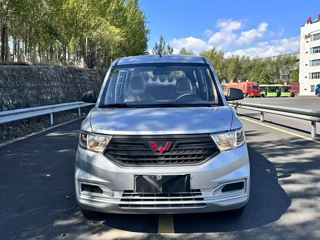 Wuling Hongguang V 2022 1.5L Enjoyable Edition Electric Power Assist LAR купить на сайте DeffCars