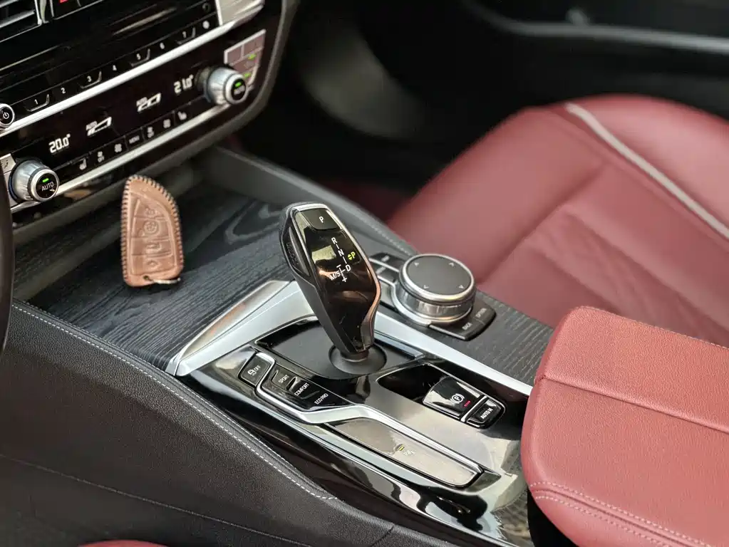 BMW 5 Series 2023 530Li Leading M Sports Package купить на сайте DeffCars