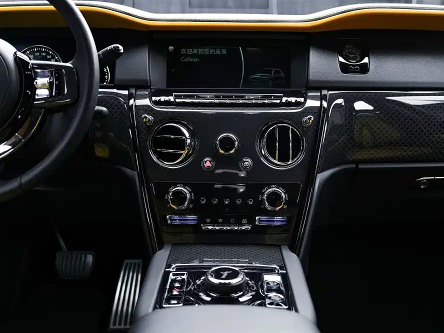 Cullinan 2020 Black Badge купить на сайте DeffCars