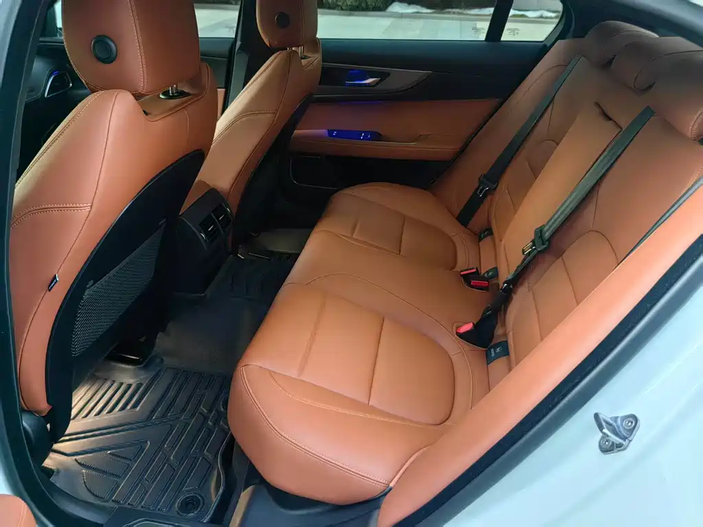 Jaguar XEL 2021 2.0T 250PS R-DYNAMIC SE Technology Sports Edition купить на сайте DeffCars
