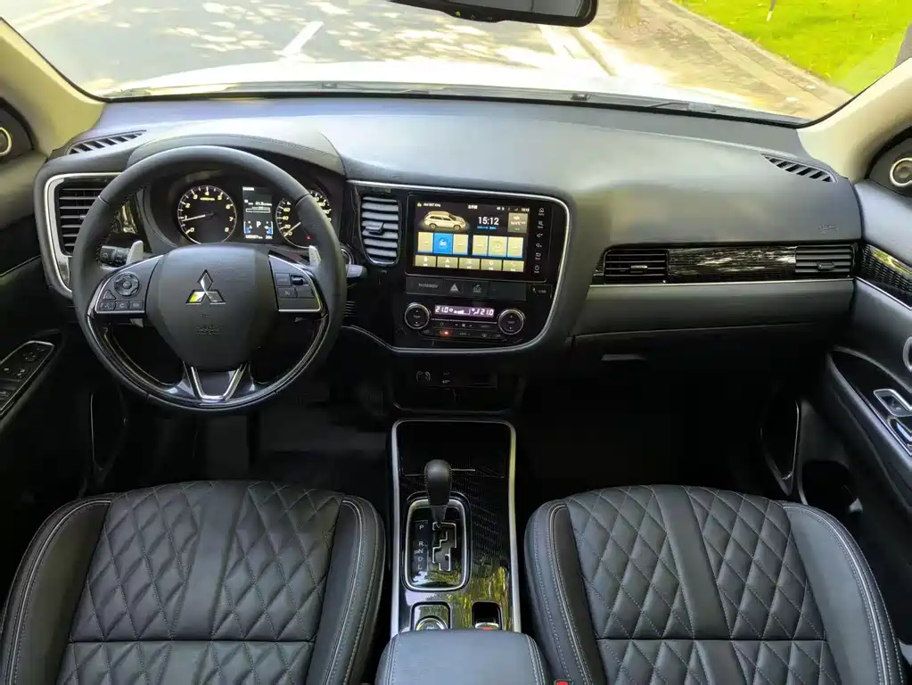 Outlander 2021 2.4L four-wheel drive exclusive version 7 seats купить на сайте DeffCars