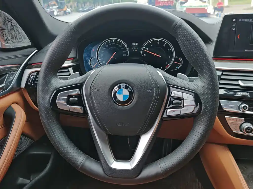 BMW 5 Series 2018 facelift 530Li leading M sports package купить на сайте DeffCars